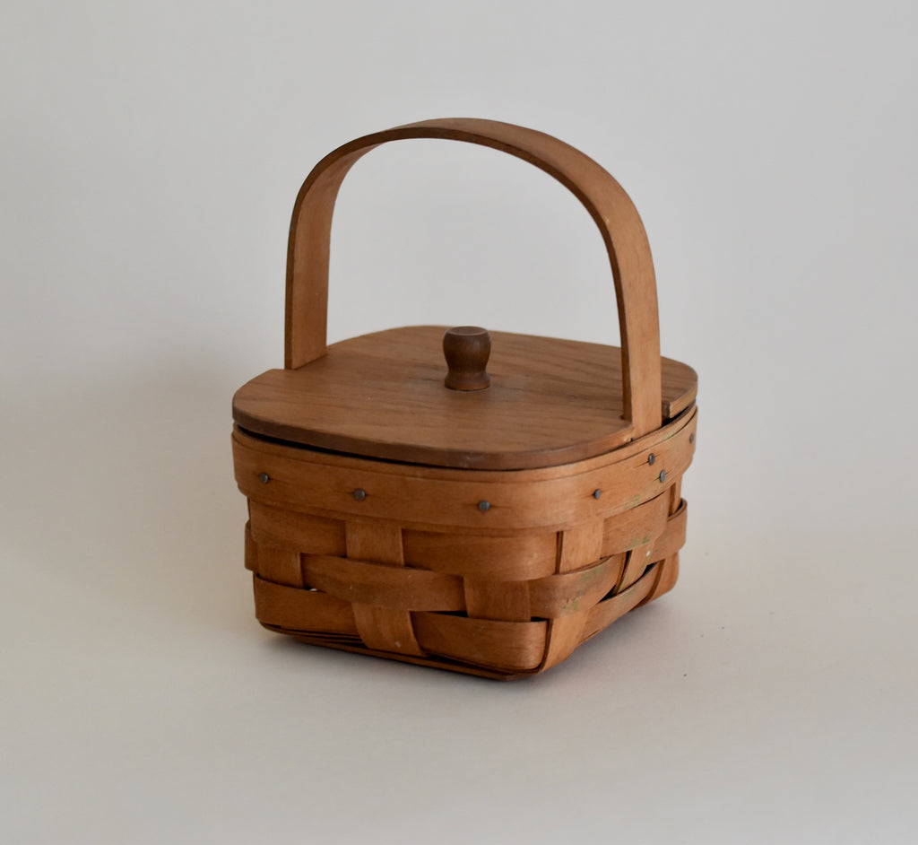 Longaberger Lidded Basket with Wooden Lid (1989)