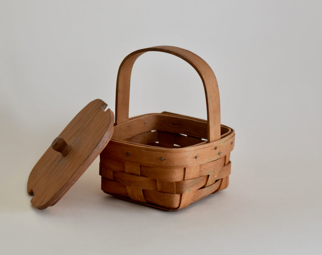 Longaberger Lidded Basket with Wooden Lid (1989)