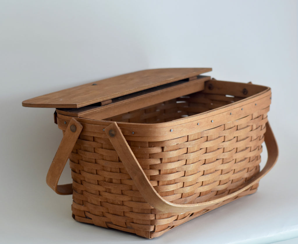 Large Longaberger Picnic Basket with Wooden Lid (1990)