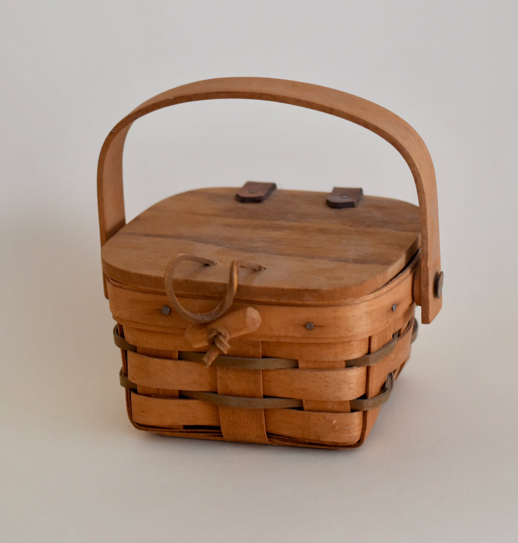 Vintage 1990 Longaberger Shamrock Basket with Handle