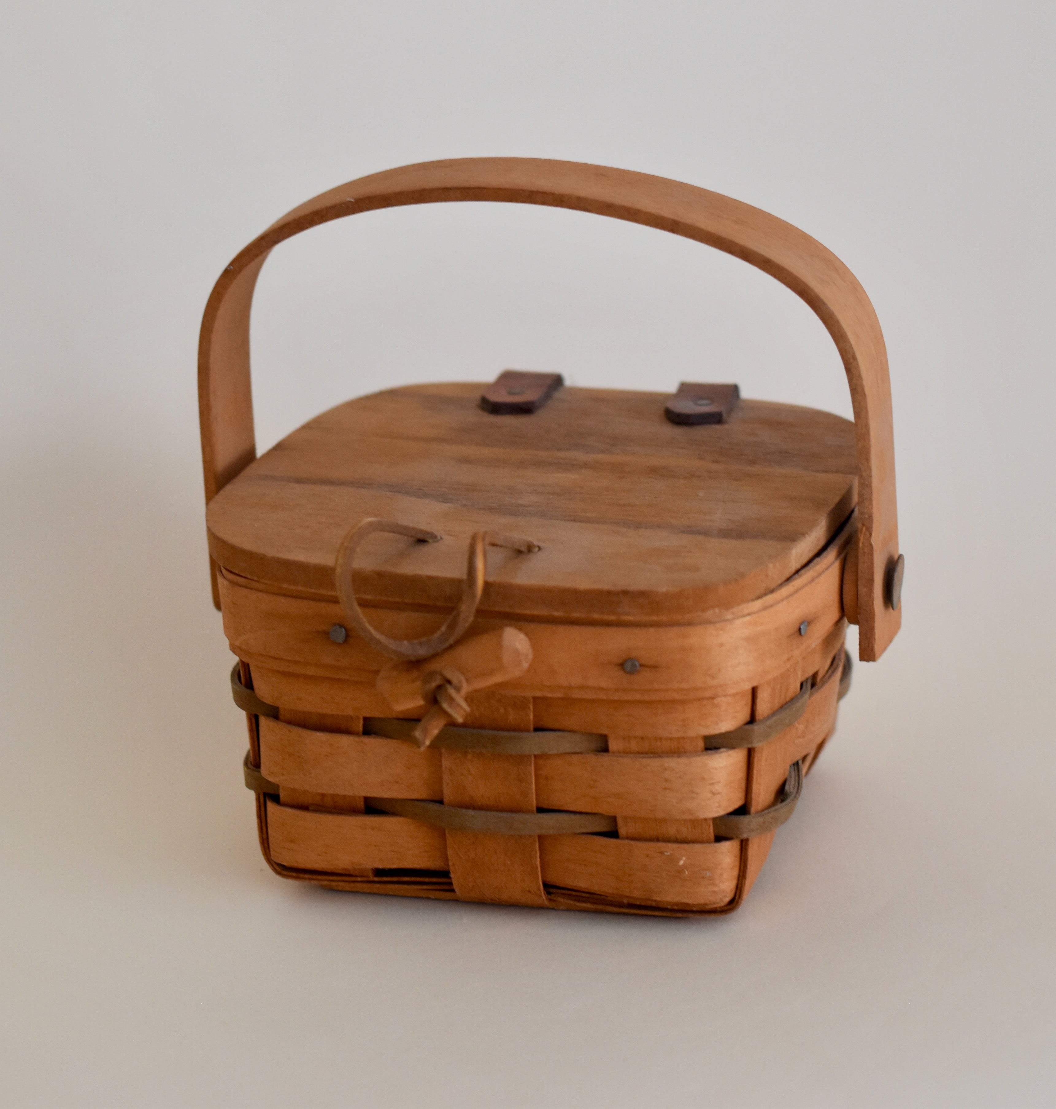 Vintage 1990 Longaberger Shamrock Basket with Handle